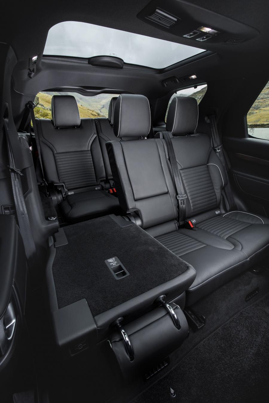 Интерьер Land Rover Discovery HSE 2017 года  (UK) (фото 5 из 40)